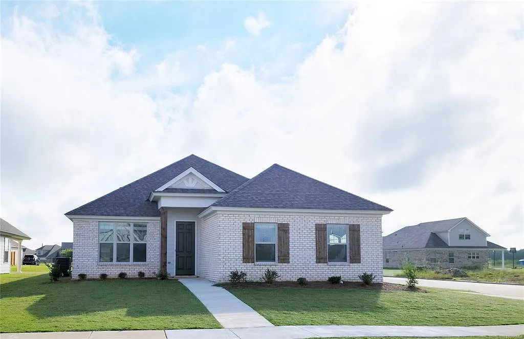4 bed, 2328 sqft, $2,300 — Photo 1