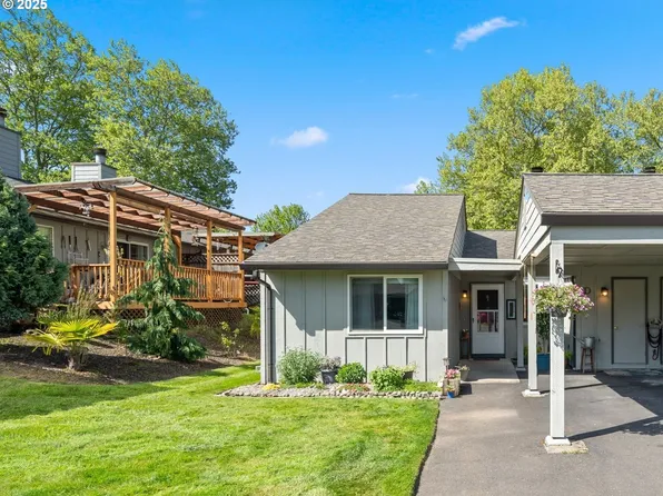 818 NW 133rd St APT D, Vancouver, WA 98685