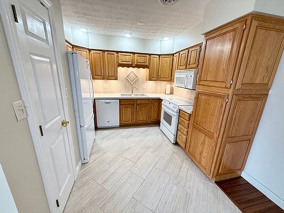 3rd image of 651 N Downing St APT 8