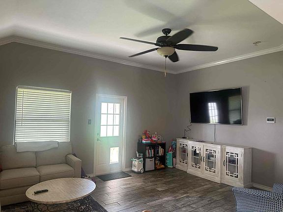 5th image of 2281 Hultgreen Ave