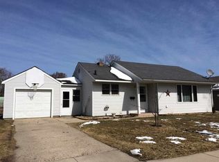 1033 5th St, Baraboo, WI 53913