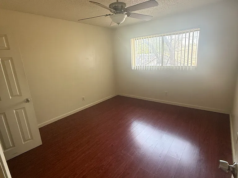 673 Palm Ave #4 — Photo 5