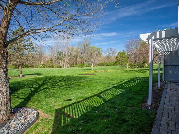 4th image of 1093 Creekview Dr