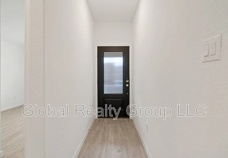 9105 Navarro Vis — Photo 11