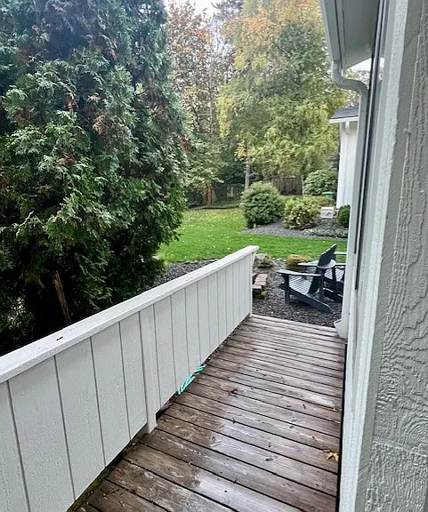 End of private deck area.