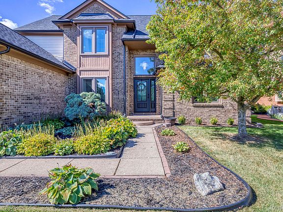 3rd image of 51541 Pinewood Dr