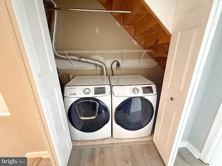 9424 Sea Breeze Ct — Photo 5