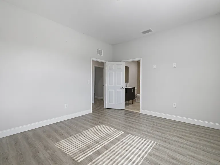 679 Windermere Dr — Photo 16