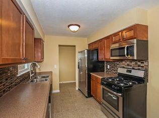 875 Haralson Dr, Apple Valley, MN 55124