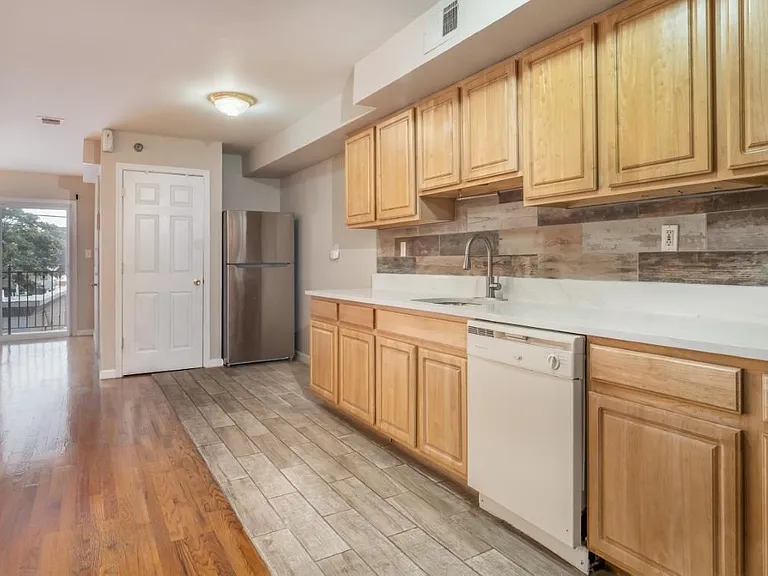 355 W Side Ave #2 — Photo 5