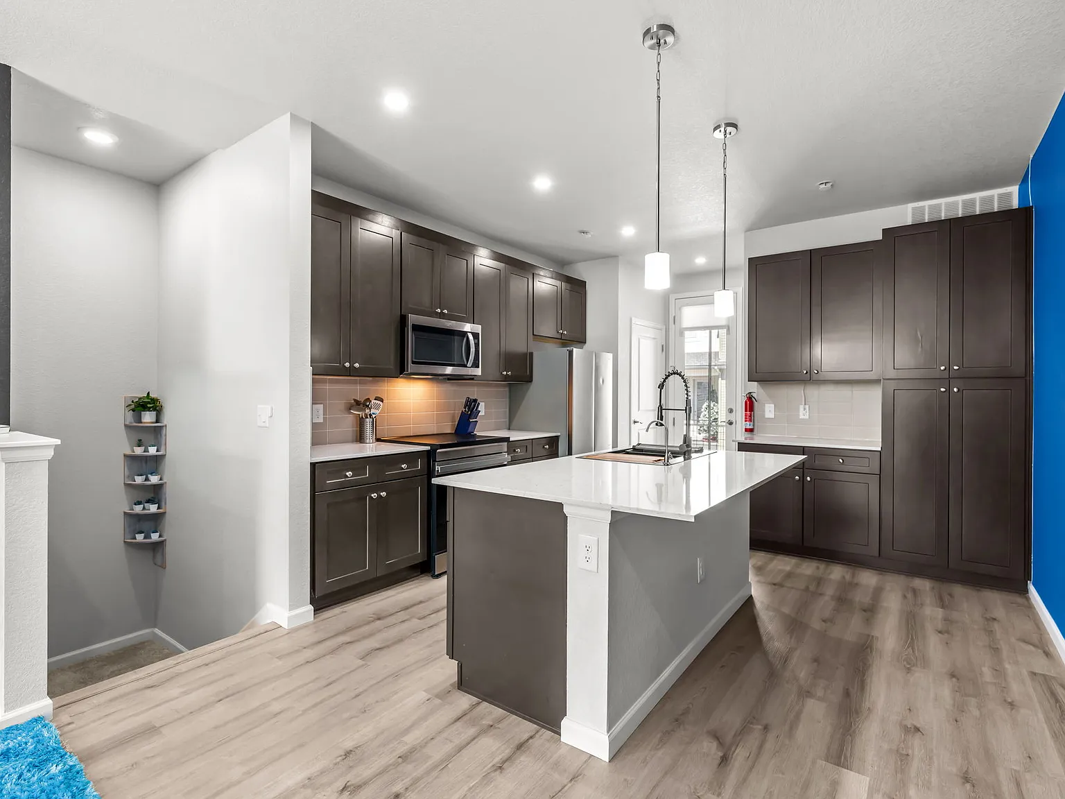 2 bed, 2.5 bath, 1302 sqft, $2,800 — Photo 2
