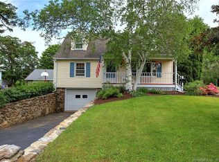 366 Old Whitfield St, Guilford, CT 06437