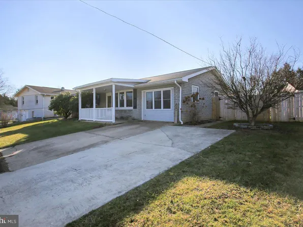 84 Sunny Ln, Chambersburg, PA 17202