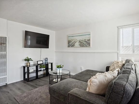 4th image of 2140 Reed Ave