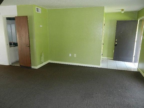 3rd image of 984 Whispering Lake Dr