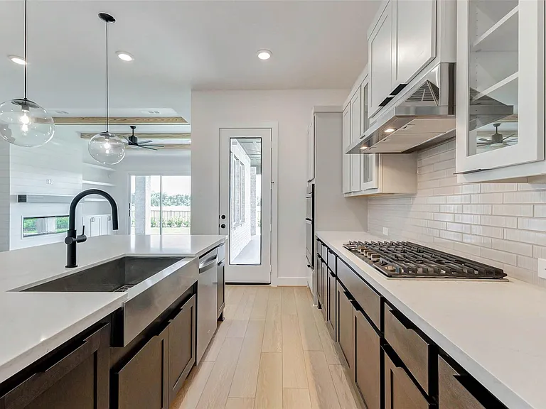 1322 Village Fls — Photo 11