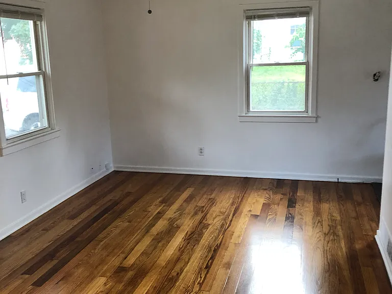 39 Bunce Dr — Photo 2