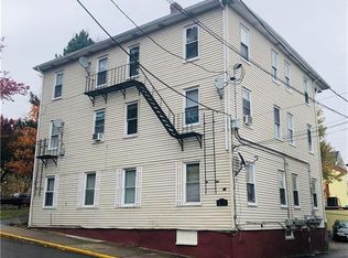 14 Fairmount St, Woonsocket, RI 02895