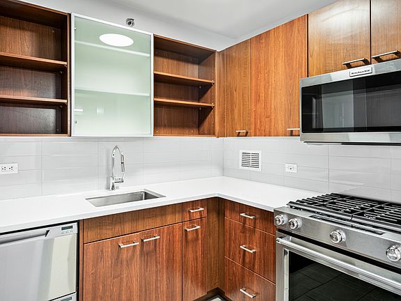 5th image of 130 W 15th St APT 8K