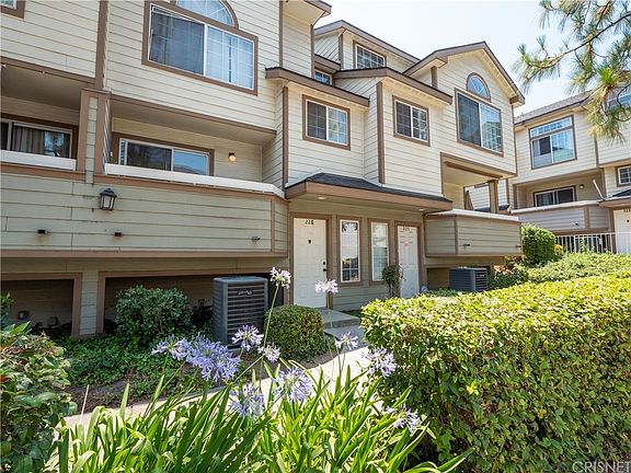 2nd image of 11150 Glenoaks Blvd Unit 226