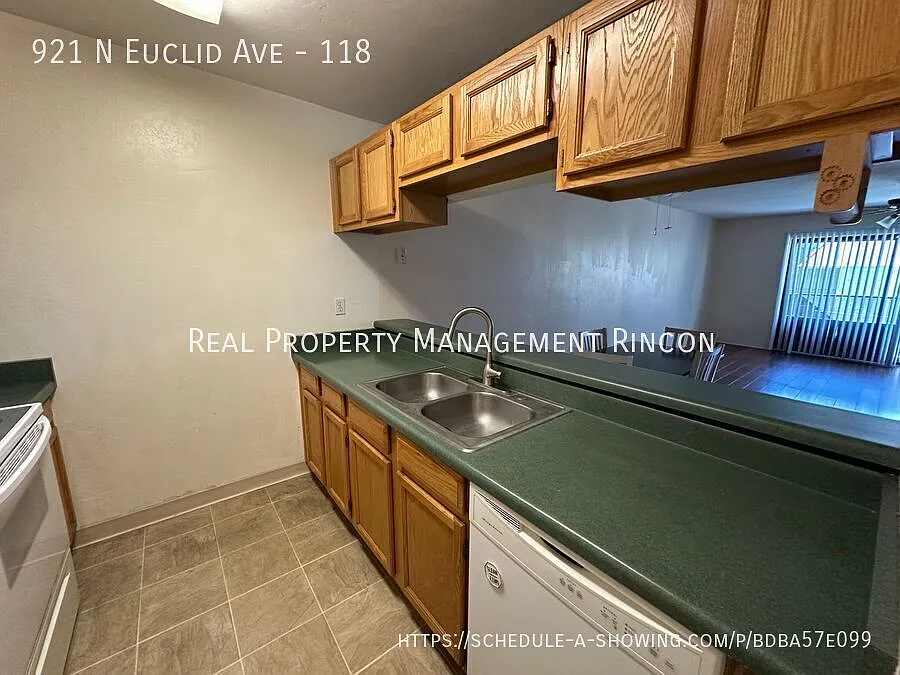 2 Bed, 2 Bath Condo in Walking Distance to the U of A! — Photo 2