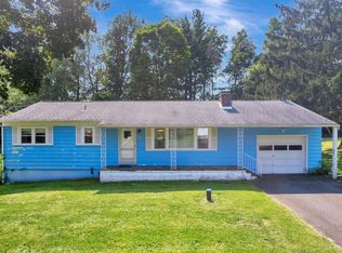 22 Valley Stream Dr, Danbury, CT 06811