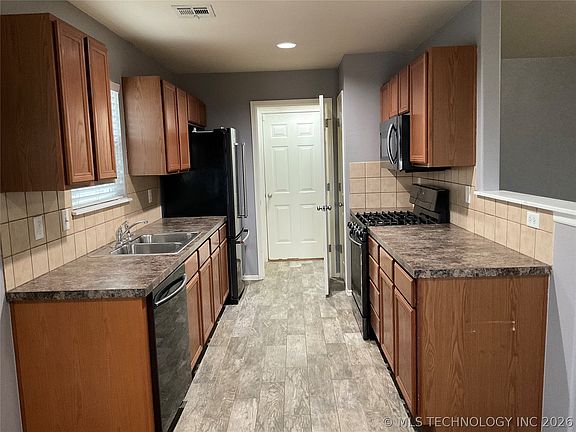 5th image of 11120 N 143rd East Ave