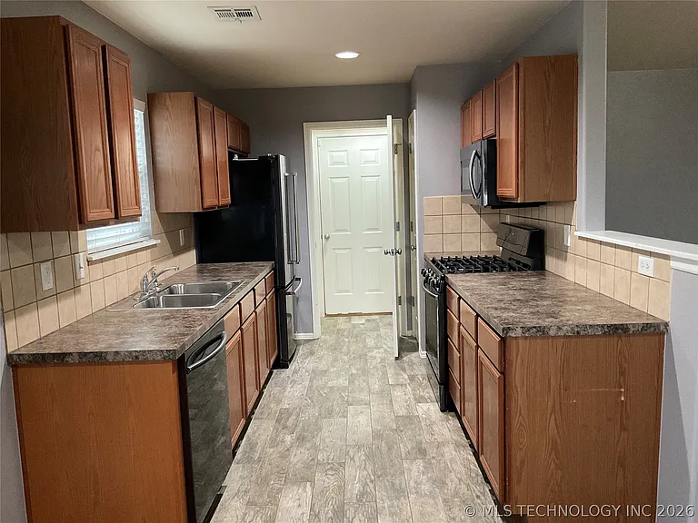 11120 N 143rd East Ave — Photo 5