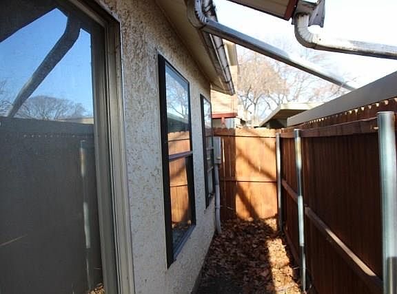 4th image of 2051 Clubview Dr