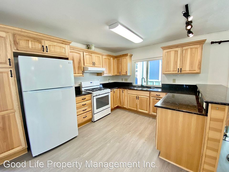 1st image of 831 Osage St