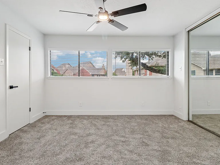 Woodbridge Townhomes — Photo 9