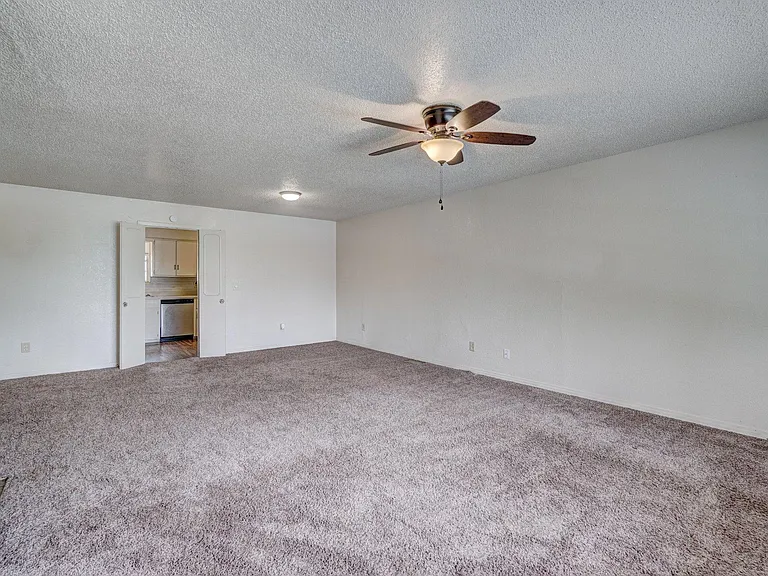 529 N Blackwelder Ave #529 — Photo 3