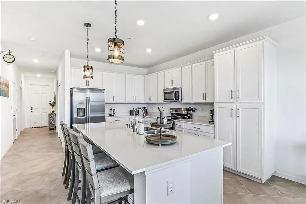 2 bed, 2.0 bath, 1120 sqft, $6,000 — Photo 3