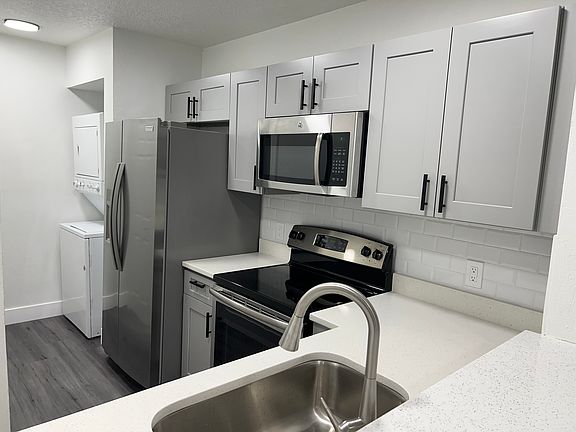 2nd image of 5208 Via Hacienda Cir
