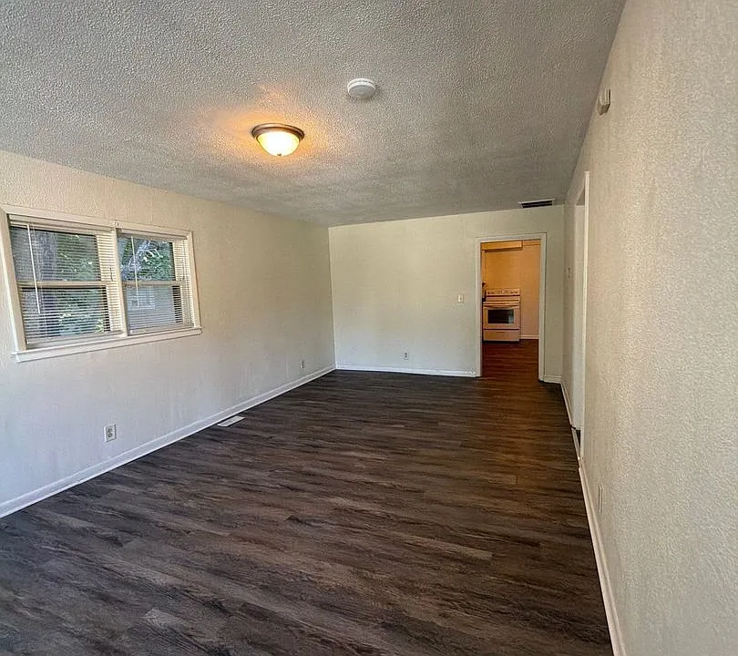 1315 W 10th St