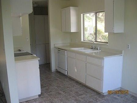 4th image of 835 N 6th Ave