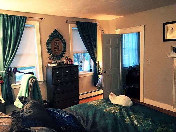 Living Room (currently being used as bedroom)