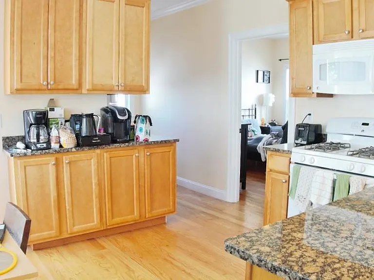 3 Benson St #D2 — Photo 12