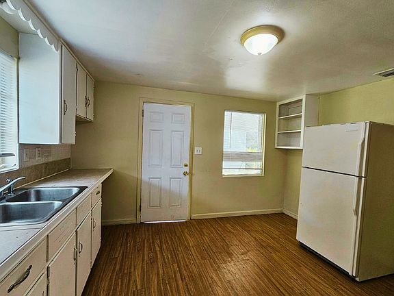 4th image of 2308 Weber St