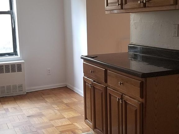 5th image of 271 Crescent Pl APT 2A