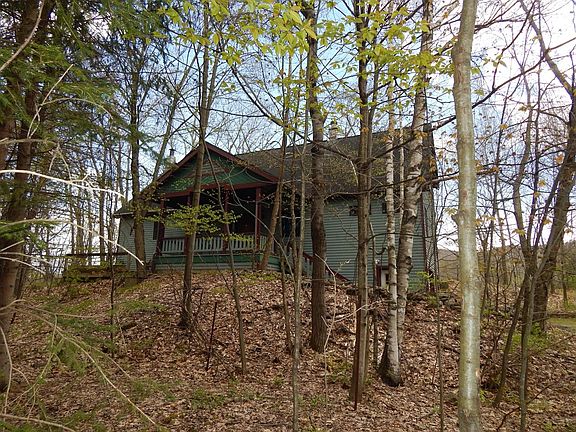 3rd image of 16 Evergreen Dr