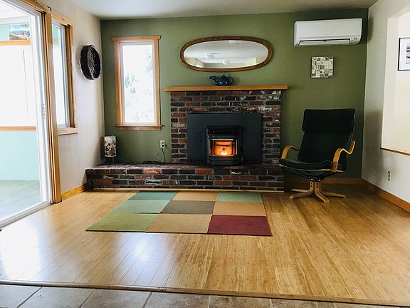 Area adjacent to kitchen.