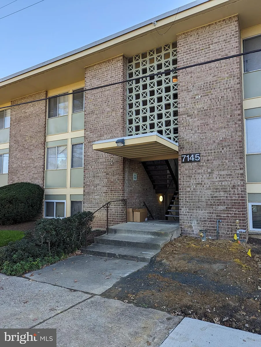 Building Photo - 7145 Donnell Pl #D3