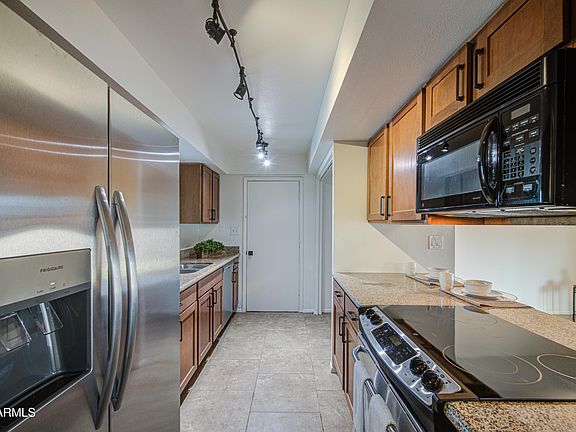 3rd image of 4031 W Denton Lane