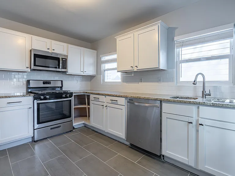 211 Sisson Ave NE — Photo 12