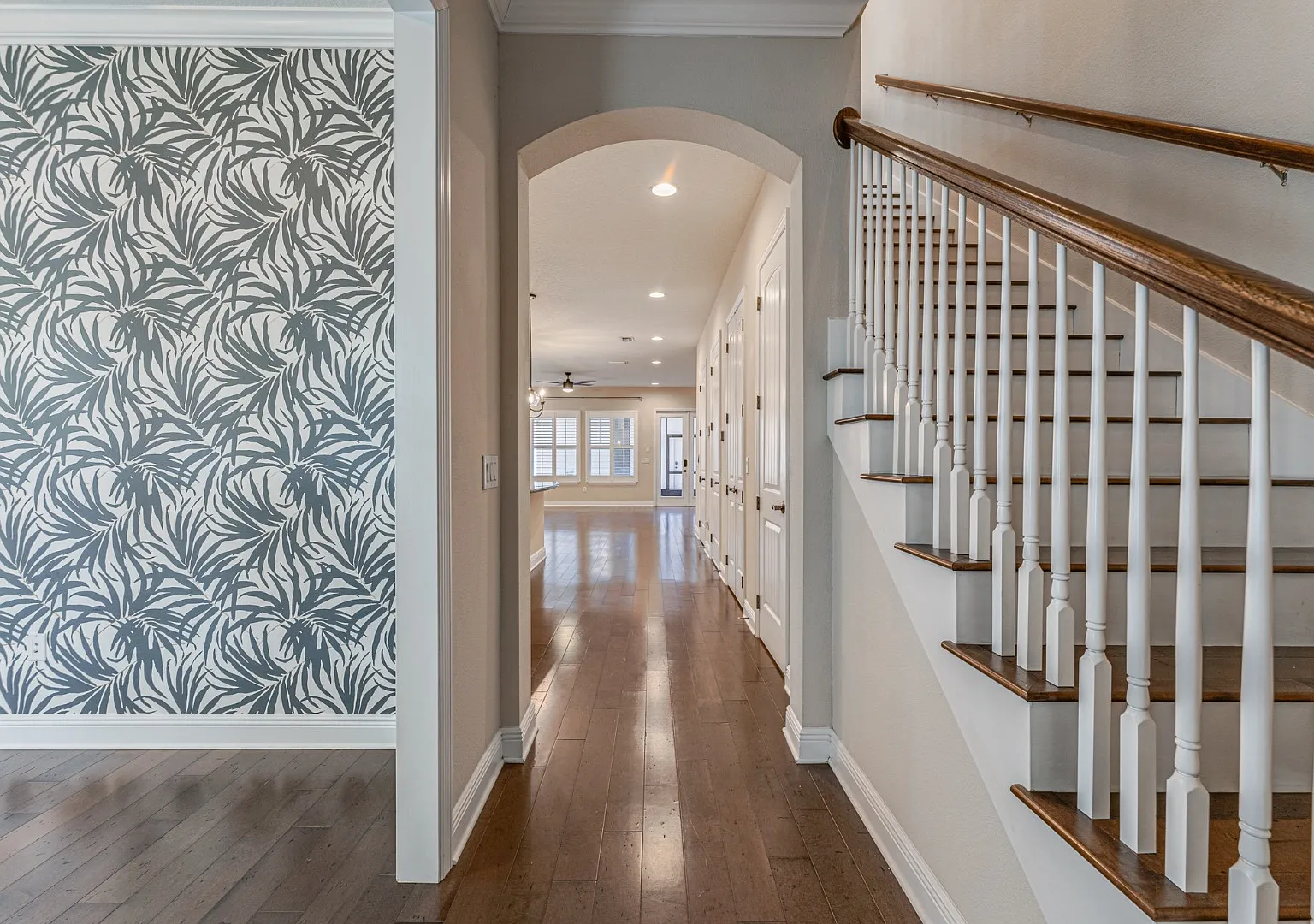 Stunning David Weekly Designed 3 Br+ Office/ 2.5 Ba / 2 Car Executive Townhouse In Hyde Park / So... — Photo 4