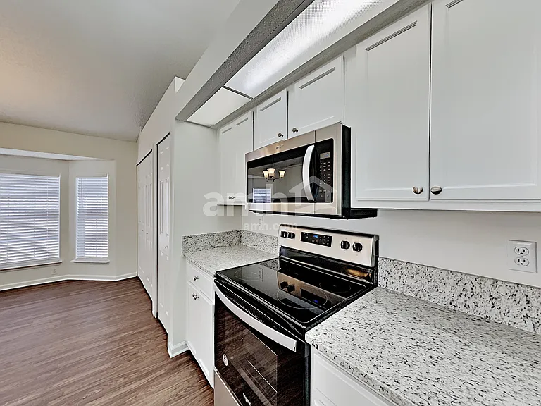 3155 Olde Sutton Parke Dr — Photo 3