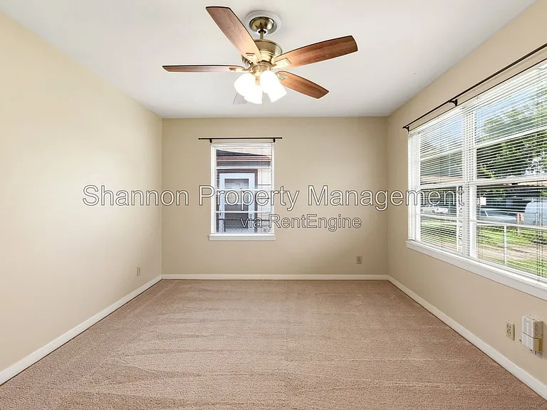 8406 Highcrest Dr — Photo 29