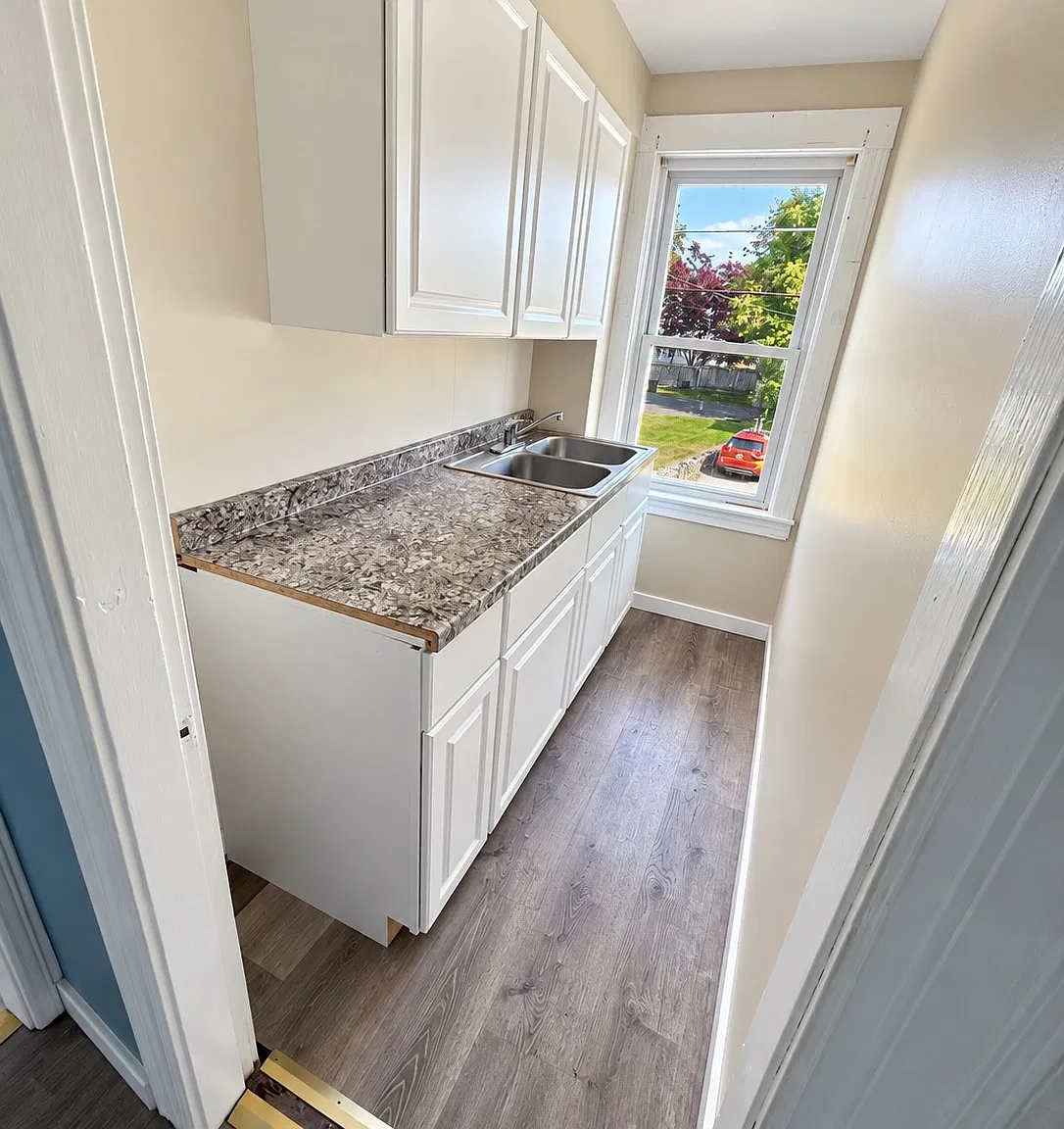 3 bed, $1,800 — Photo 2