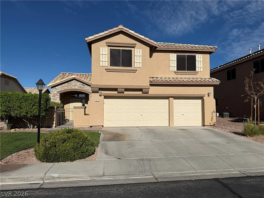 3 bed, 2.5 bath, 1885 sqft, $2,297 — Photo 2